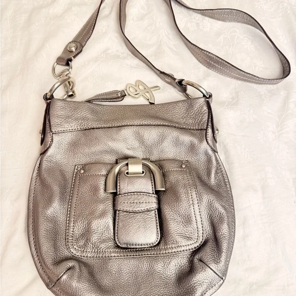 B. Makowsky Metallic Silver Crossbody Bag - Picture 1 of 8